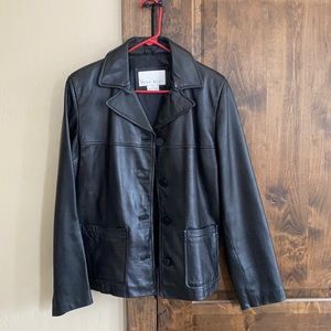 Women’s Nine West genuine leather jacket. Size large. Color black.